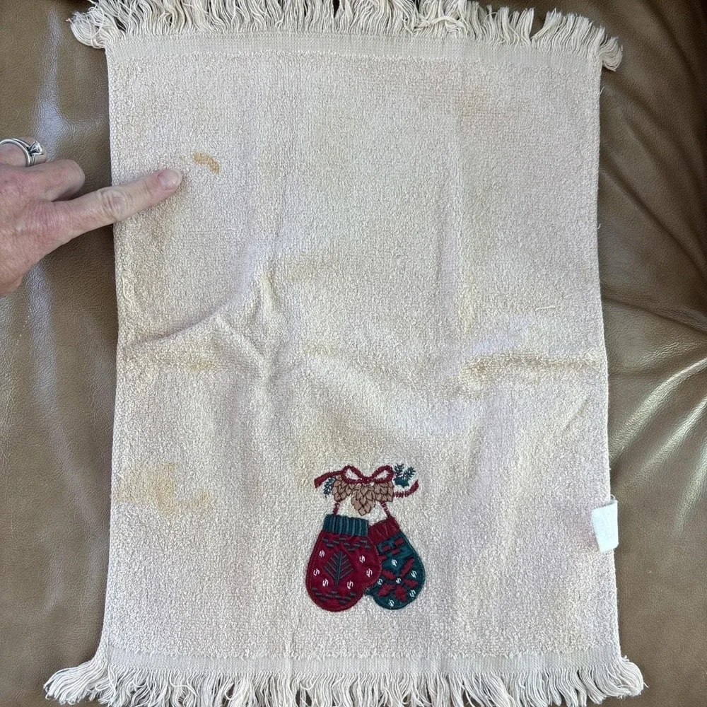 VTG Christmas Embroidered Fingertip Towels (3) Country Primitive Mittens Tree